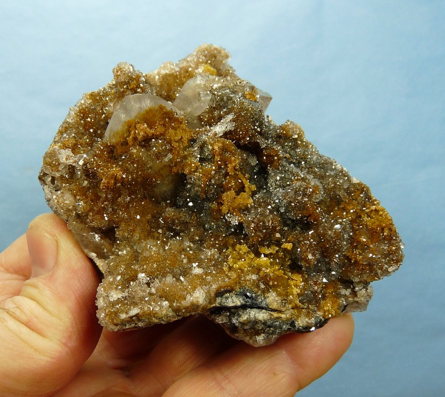 Quartz, Calcite, jouravskite?, manganite
87 x 71 x 55 mm
(Autor: Pierre Joubert)