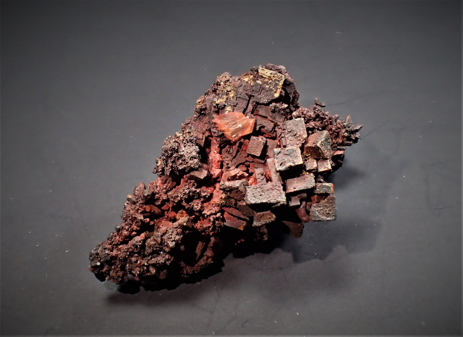 Copper, Calcite
41 mm x 27 mm x 21 mm
(Autor: Don Lum)