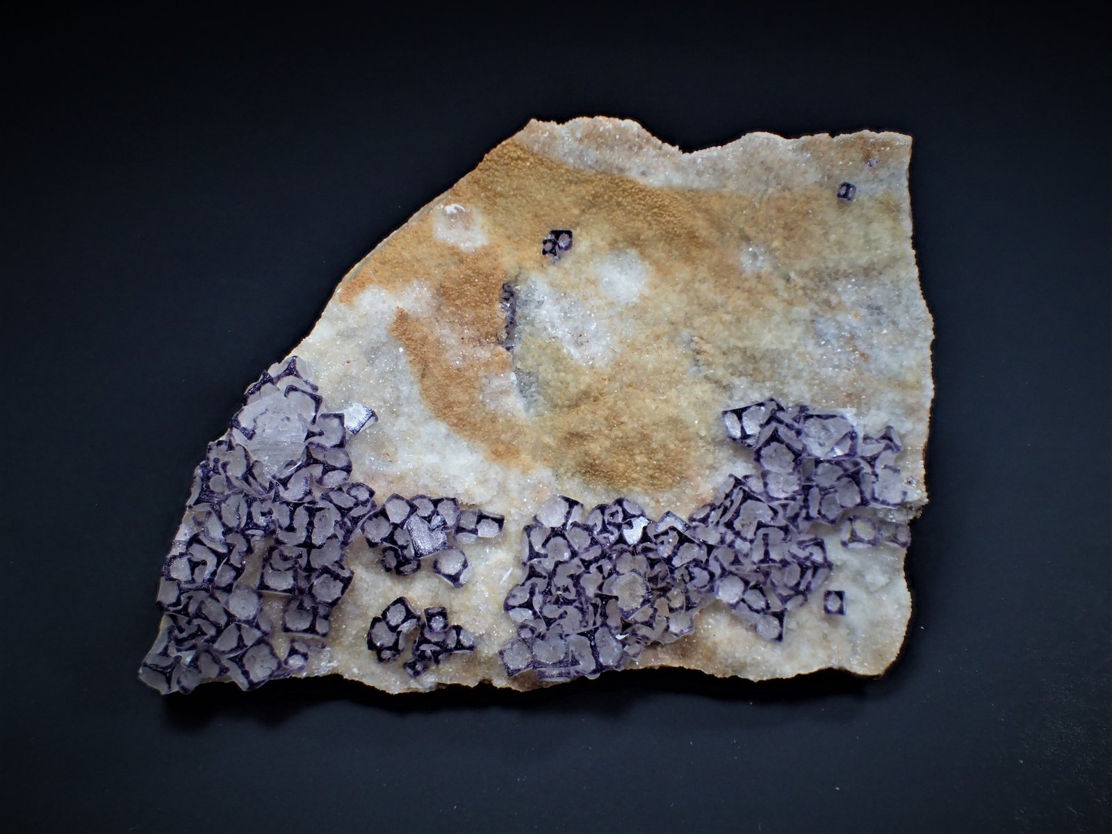 Fluorite, Quartz
93 mm x 60 mm x 29 mm
(Autor: Don Lum)