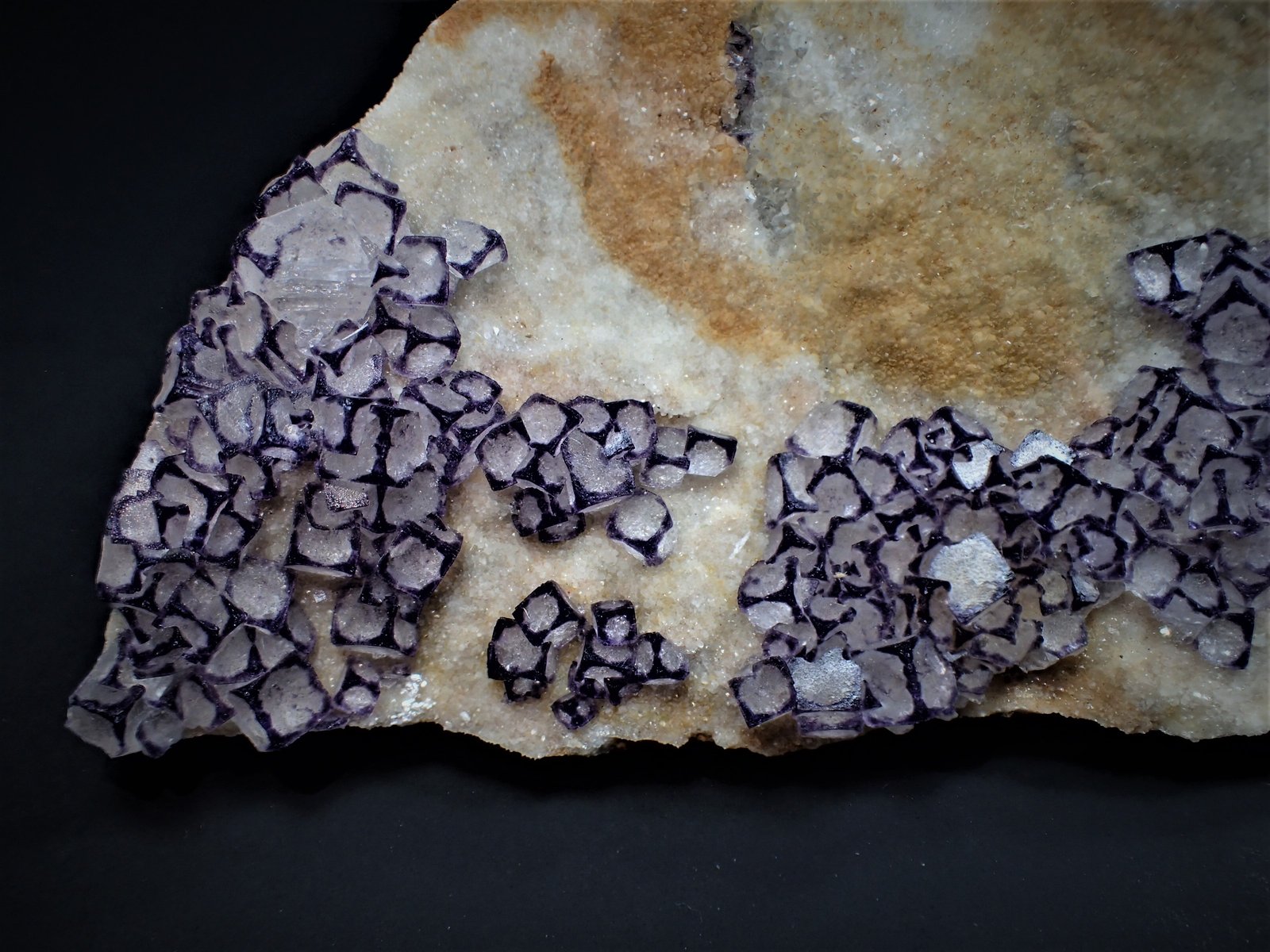 Fluorite, Quartz
93 mm x 60 mm x 29 mm
(Autor: Don Lum)