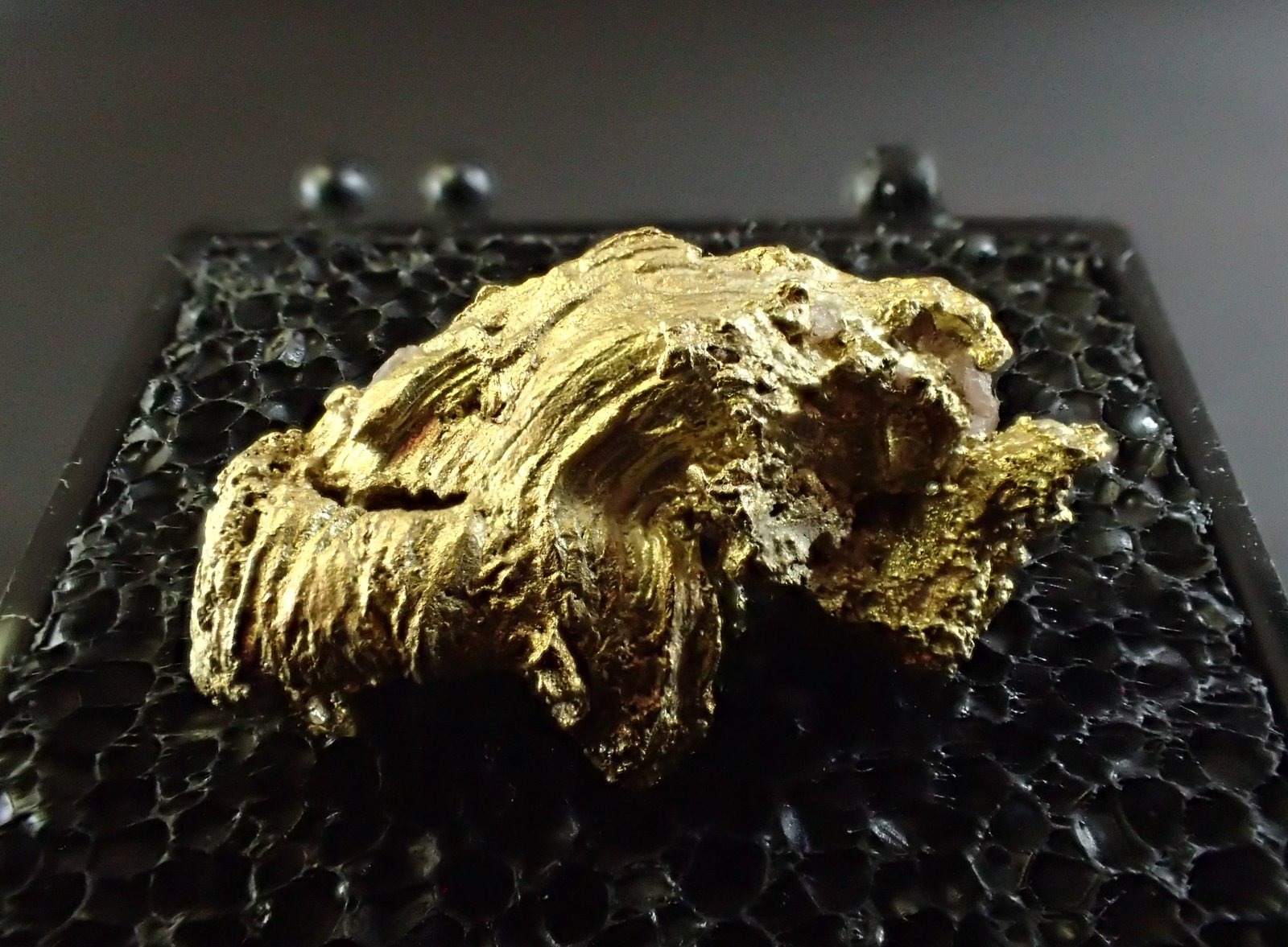 Native Gold
23 mm x 13 mm
(Autor: Don Lum)