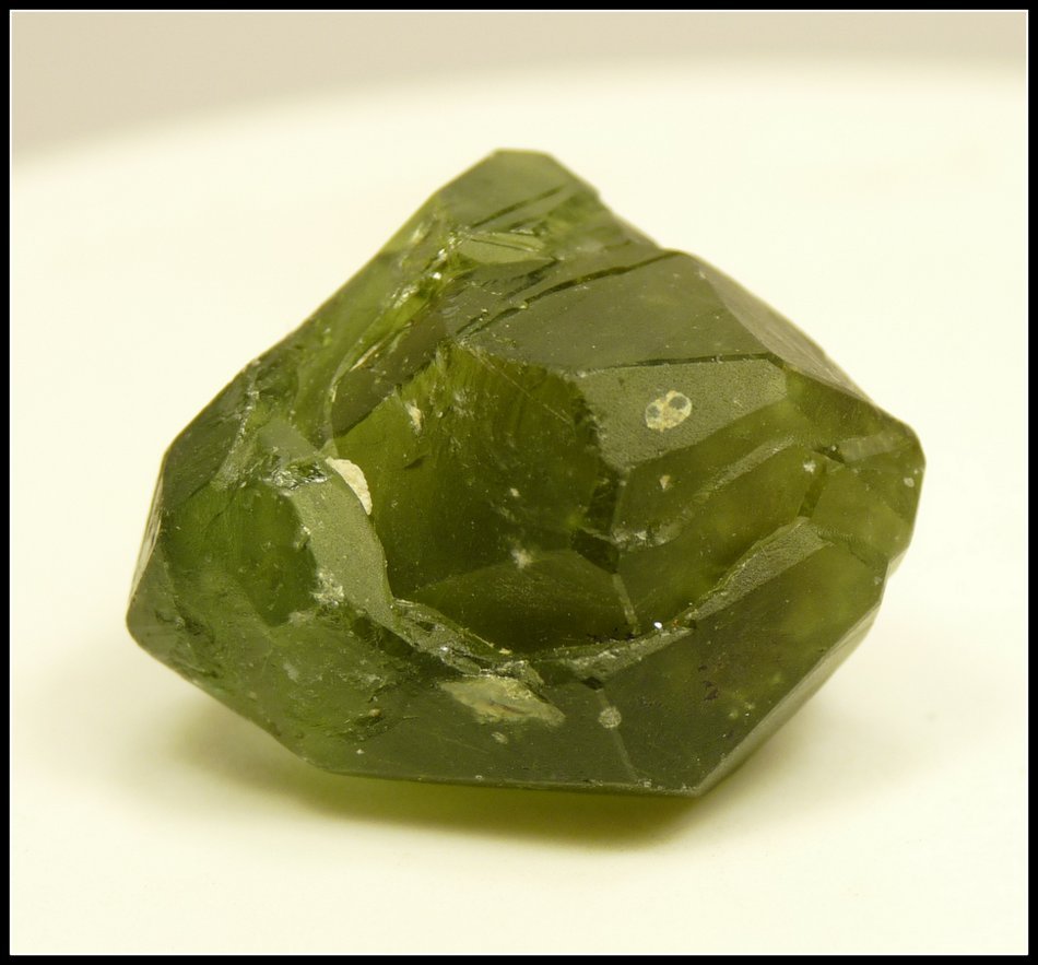 Andradite variety demantoid (Garnet Group)
18 x 16 x 11 mm
(Autor: Pierre Joubert)