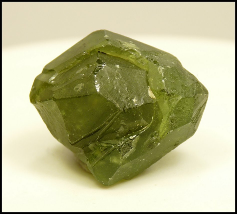 Andradite variety demantoid (Garnet Group)
18 x 16 x 11 mm
(Autor: Pierre Joubert)