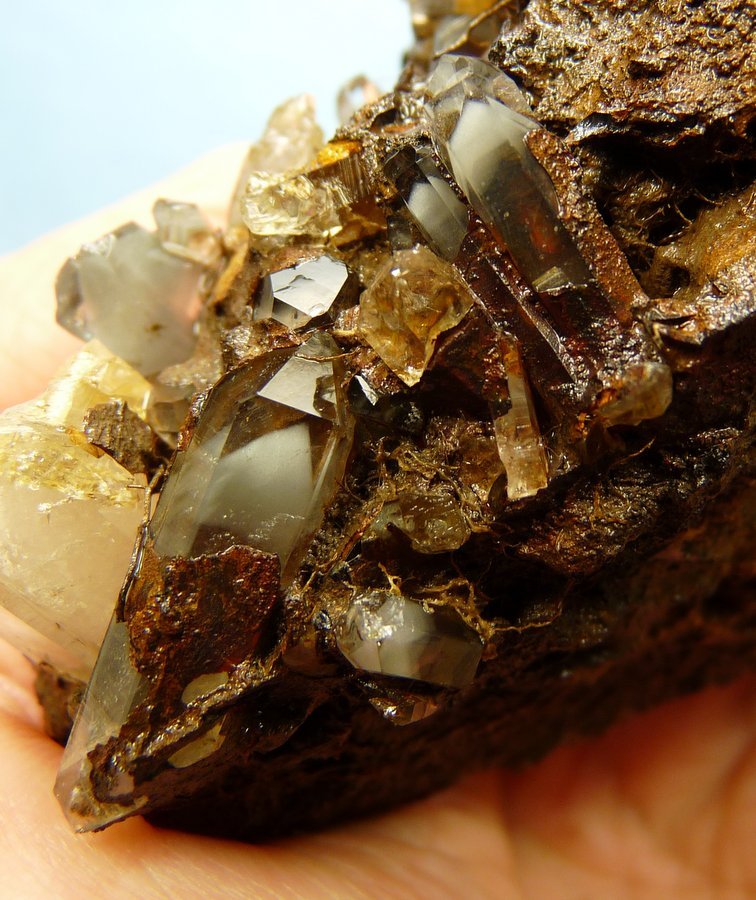 Quartz on Goethite
(Autor: Pierre Joubert)