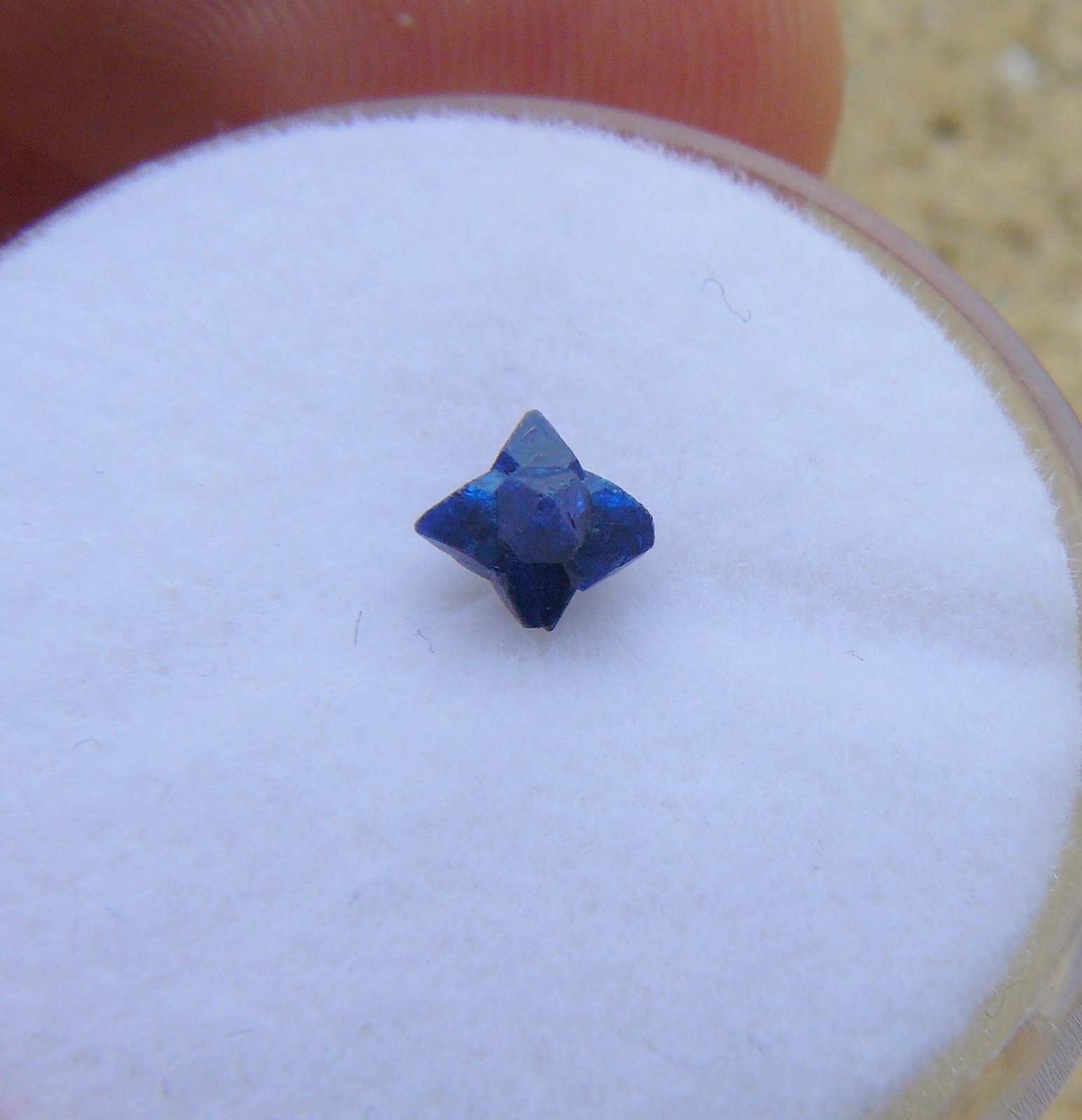 Cumengeite
0,5 x 0,5 cm
(Autor: Benj)