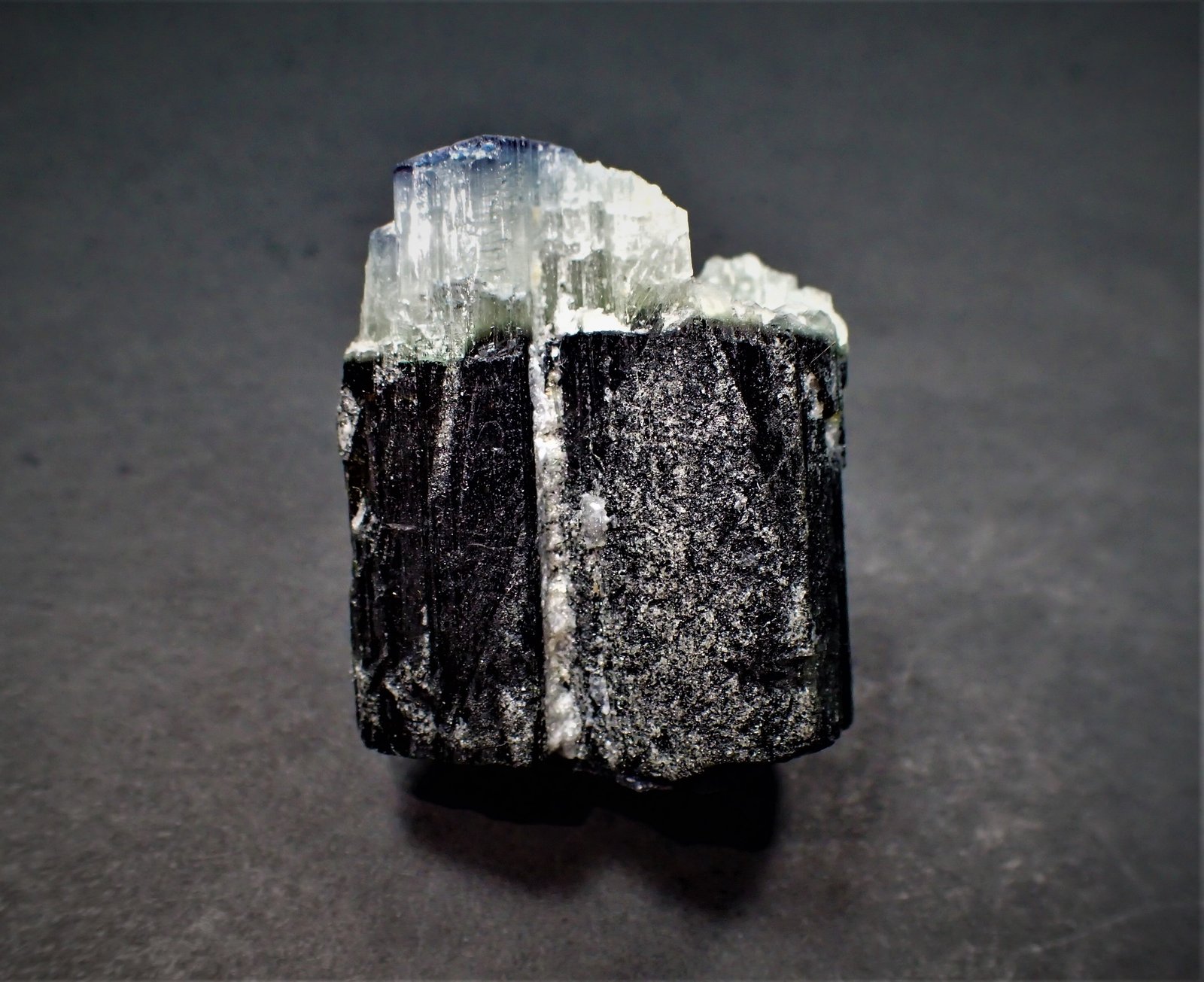 Dravite (Tourmaline Group)
35 mm x 29 mm x 20 mm
(Autor: Don Lum)
