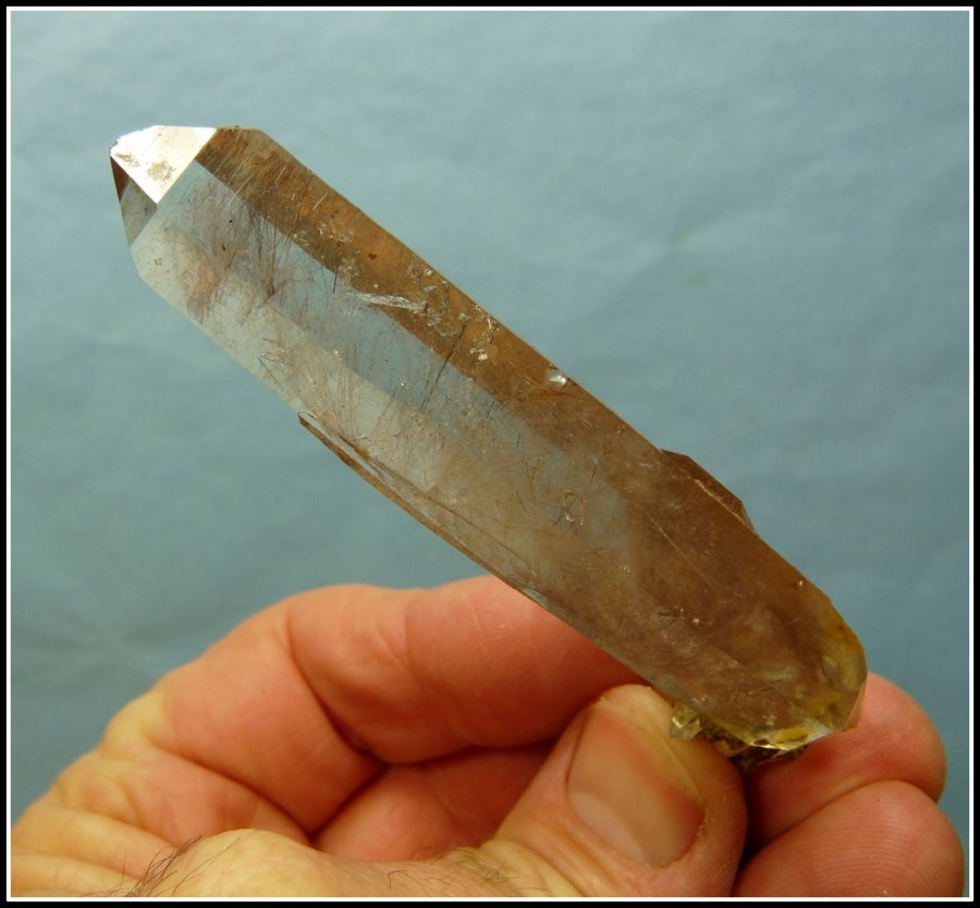 Quartz with inclusions.
90 x 25 x 16 mm
(Autor: Pierre Joubert)