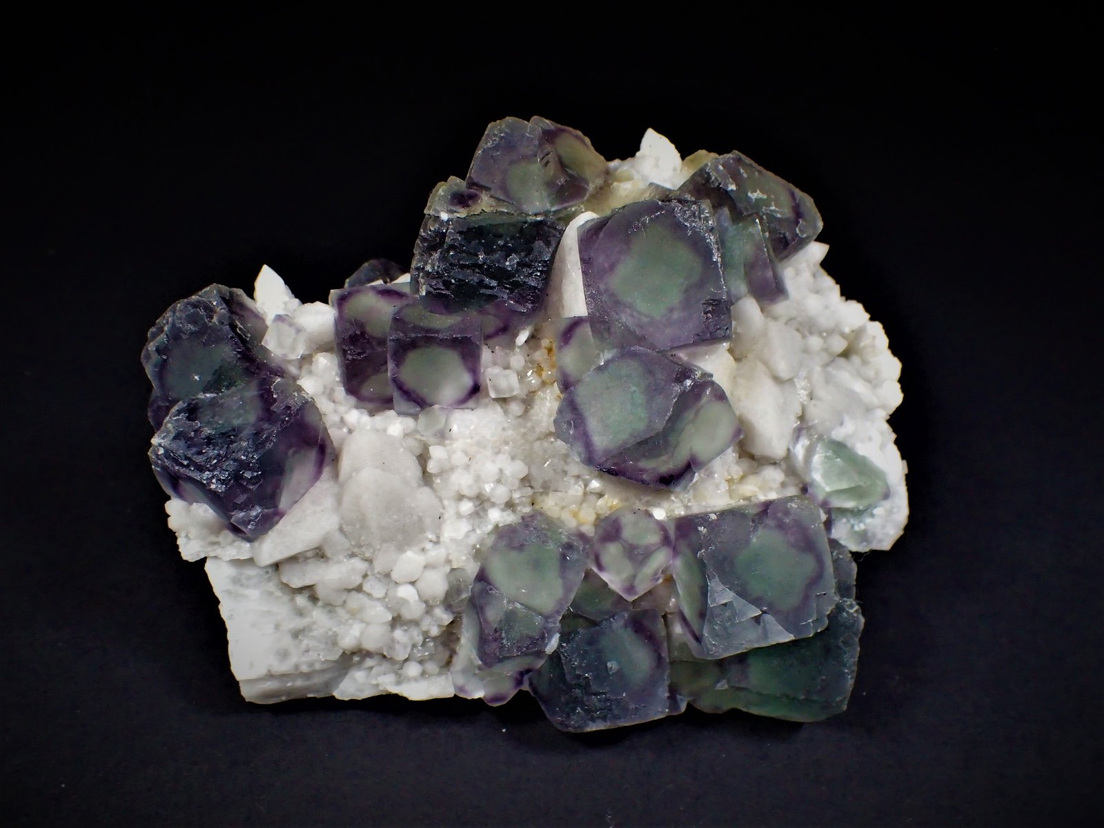 Fluorite, Quartz
105 mm x 86 mm
(Autor: Don Lum)