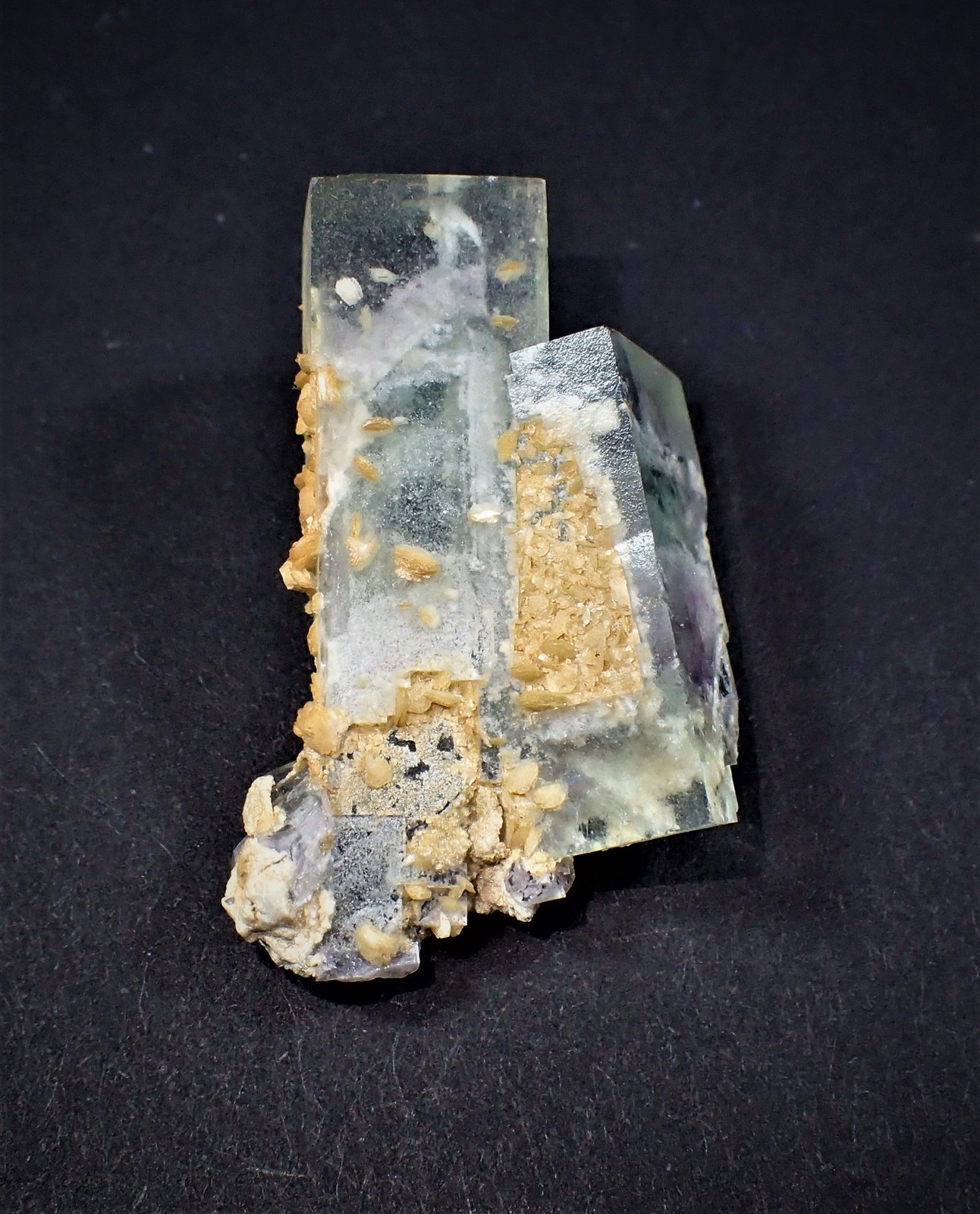 Fluorite
36 mm x 19 mm x 15 mm
(Autor: Don Lum)