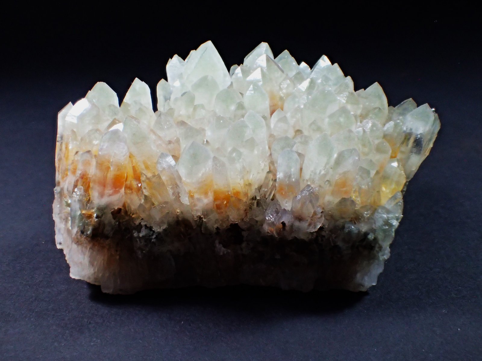 Quartz
100 mm x 91 mm x 48 mm
(Autor: Don Lum)