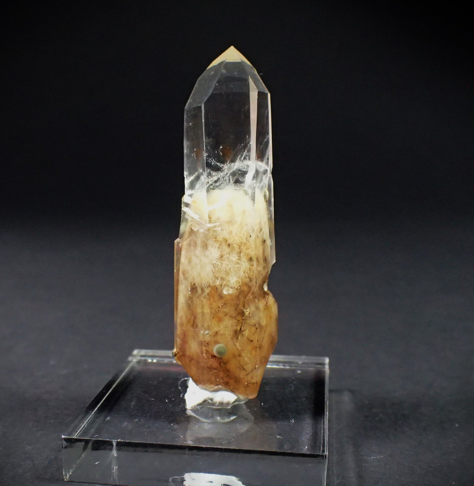 Quartz with Chamosite balls
47 mm x 15 mm  x 15 mm
(Autor: Don Lum)