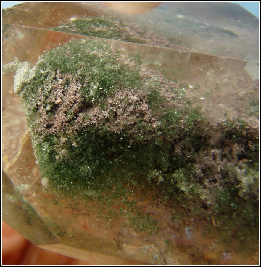 Quartz and Chlorite
90 x 46 x 32 mm
(Autor: Pierre Joubert)