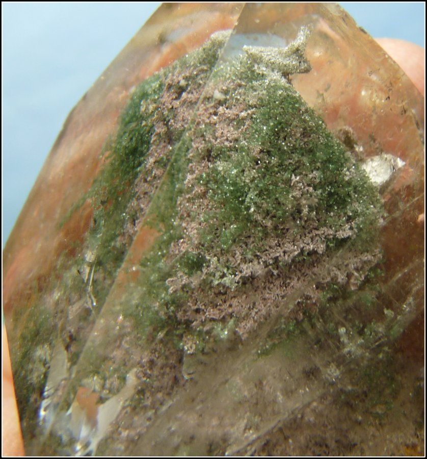 Quartz and Chlorite
90 x 46 x 32 mm
(Autor: Pierre Joubert)