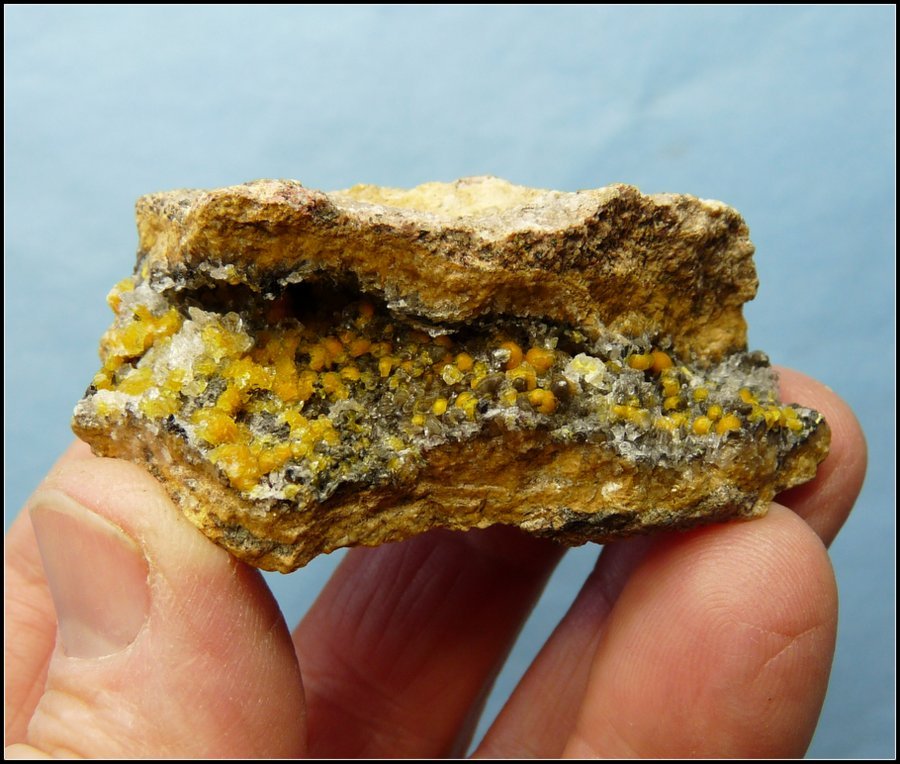 Boltwoodite and Calcite
66 x 45 x 23 mm
(Autor: Pierre Joubert)