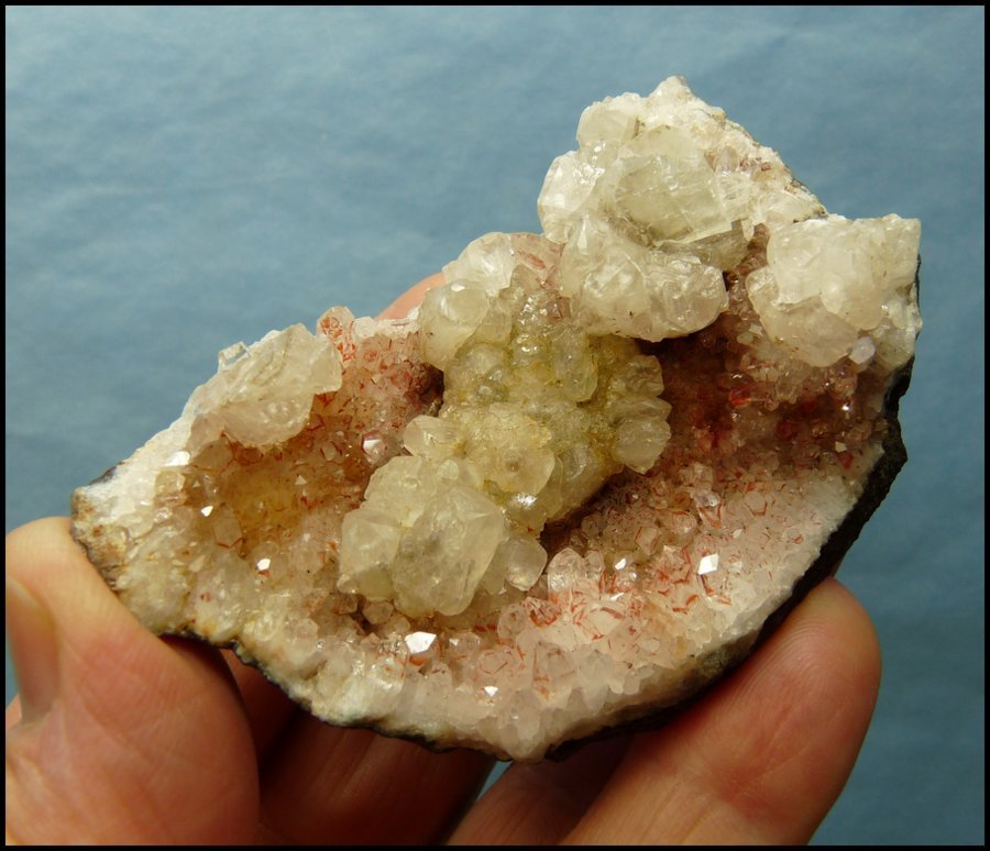 Calcite and Quartz
69 x 46 x 26 mm
(Autor: Pierre Joubert)