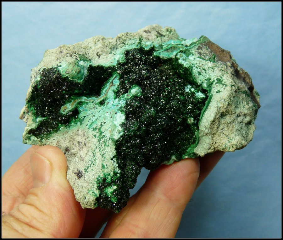 Libethenite and chrysocolla
100 x 73 x 47 mm
(Autor: Pierre Joubert)