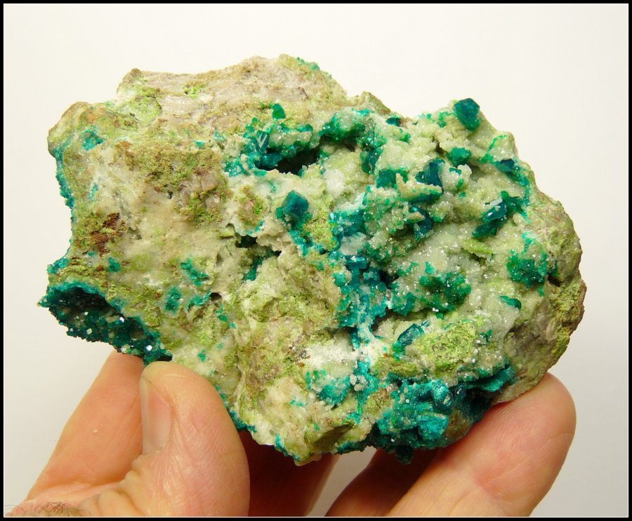 Dioptase and calcite
91 x 63 x 36 mm
(Autor: Pierre Joubert)