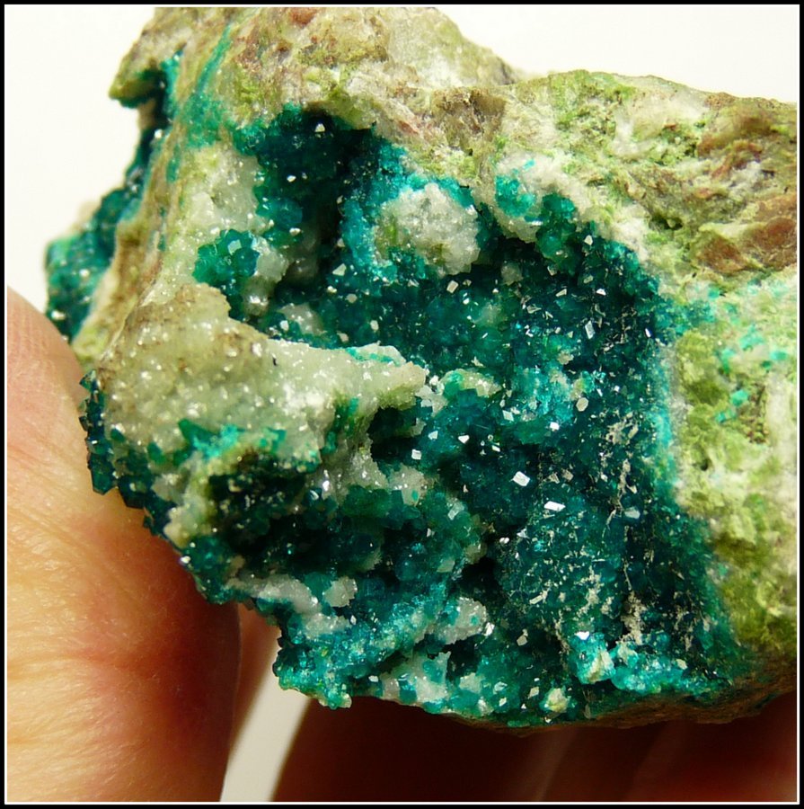 Dioptase and calcite
91 x 63 x 36 mm
(Autor: Pierre Joubert)