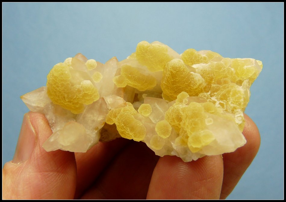 Fluorite on Quartz
61 x 37 x 25 mm
(Autor: Pierre Joubert)