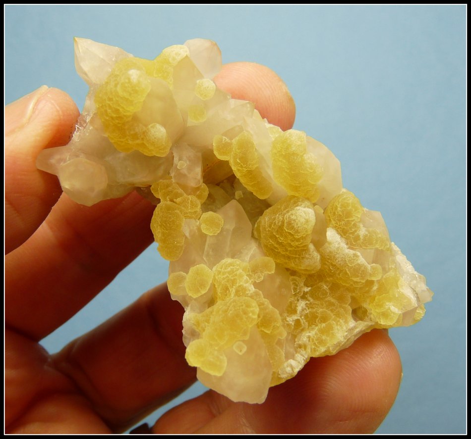 Fluorite on Quartz
61 x 37 x 25 mm
(Autor: Pierre Joubert)