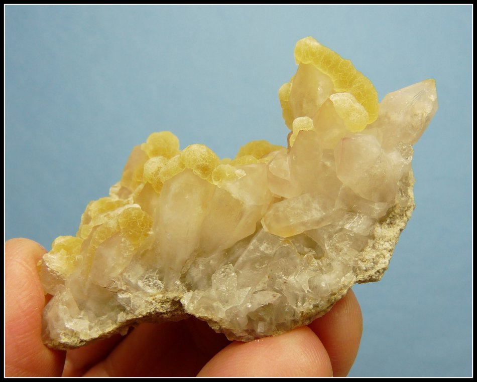 Fluorite on Quartz
61 x 37 x 25 mm
(Autor: Pierre Joubert)