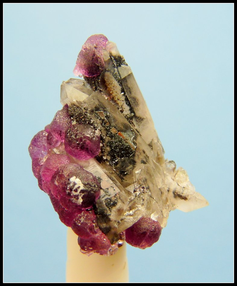 Fluorite and quartz
24 x 17 x 14 mm
(Autor: Pierre Joubert)