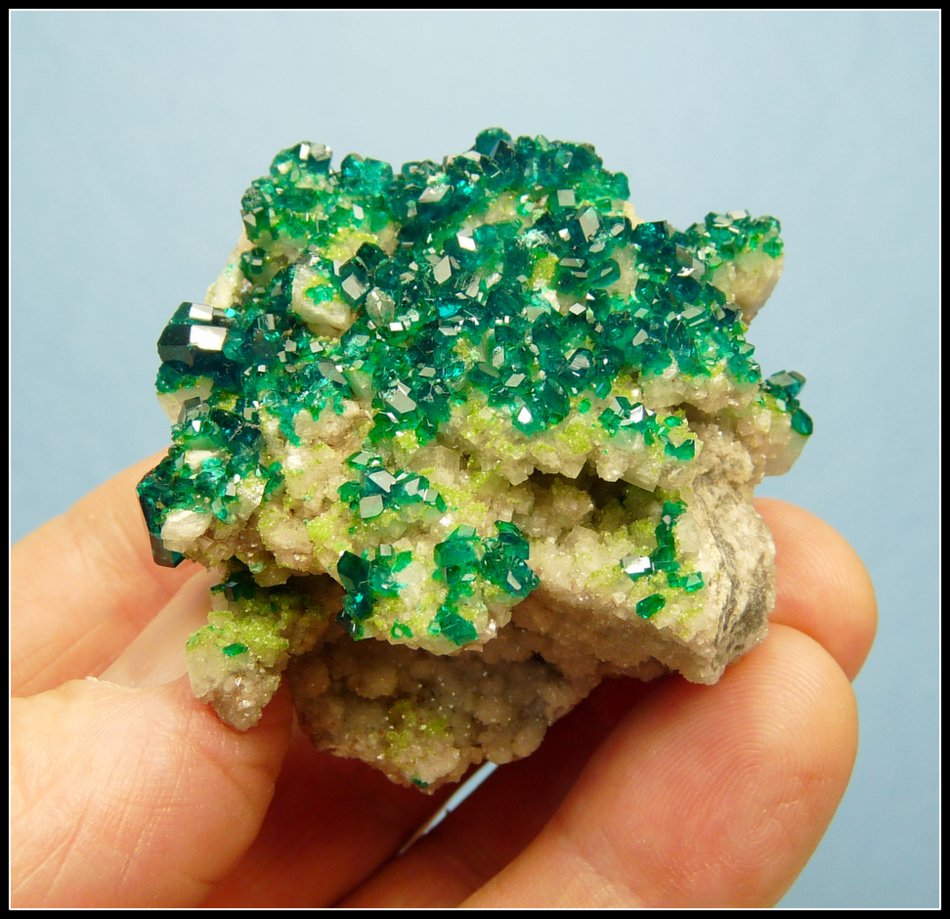 Dioptase on calcite.
52 x 47 x 30 mm
(Autor: Pierre Joubert)