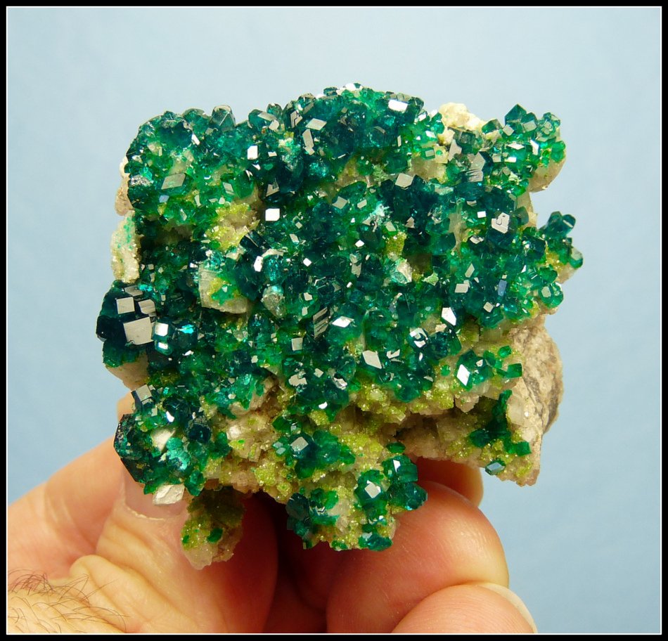 Dioptase on calcite.
52 x 47 x 30 mm
(Autor: Pierre Joubert)