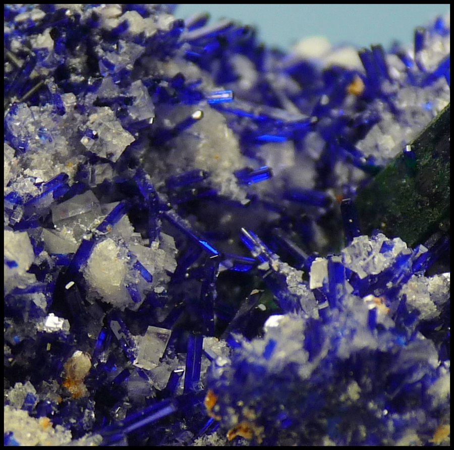 Azurite, Calcite, Malachite
28 x 18 x 12mm
(Autor: Pierre Joubert)