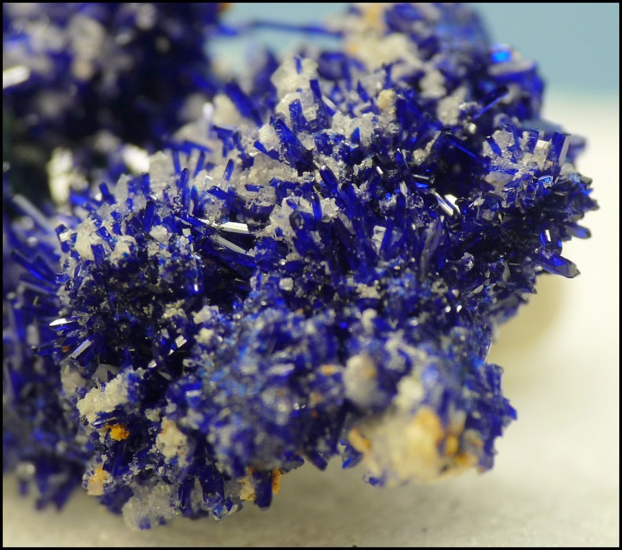 Azurite, Calcite, Malachite
28 x 18 x 12mm
(Autor: Pierre Joubert)