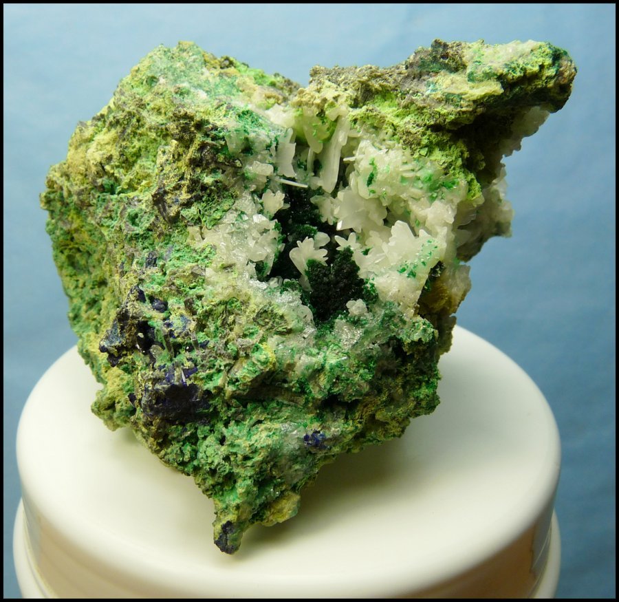 Cerussite, adamite and duftite
80 x 57 x 50 mm
(Autor: Pierre Joubert)