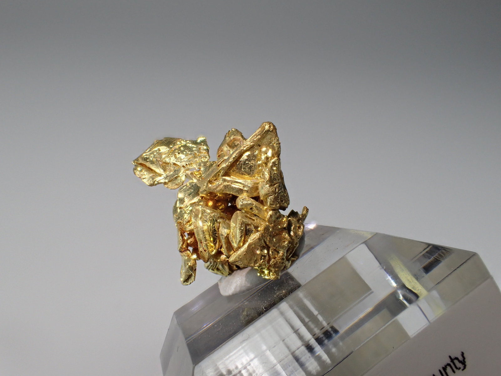 Native Gold
22 mm x 20 mm x 15 mm
(Autor: Don Lum)