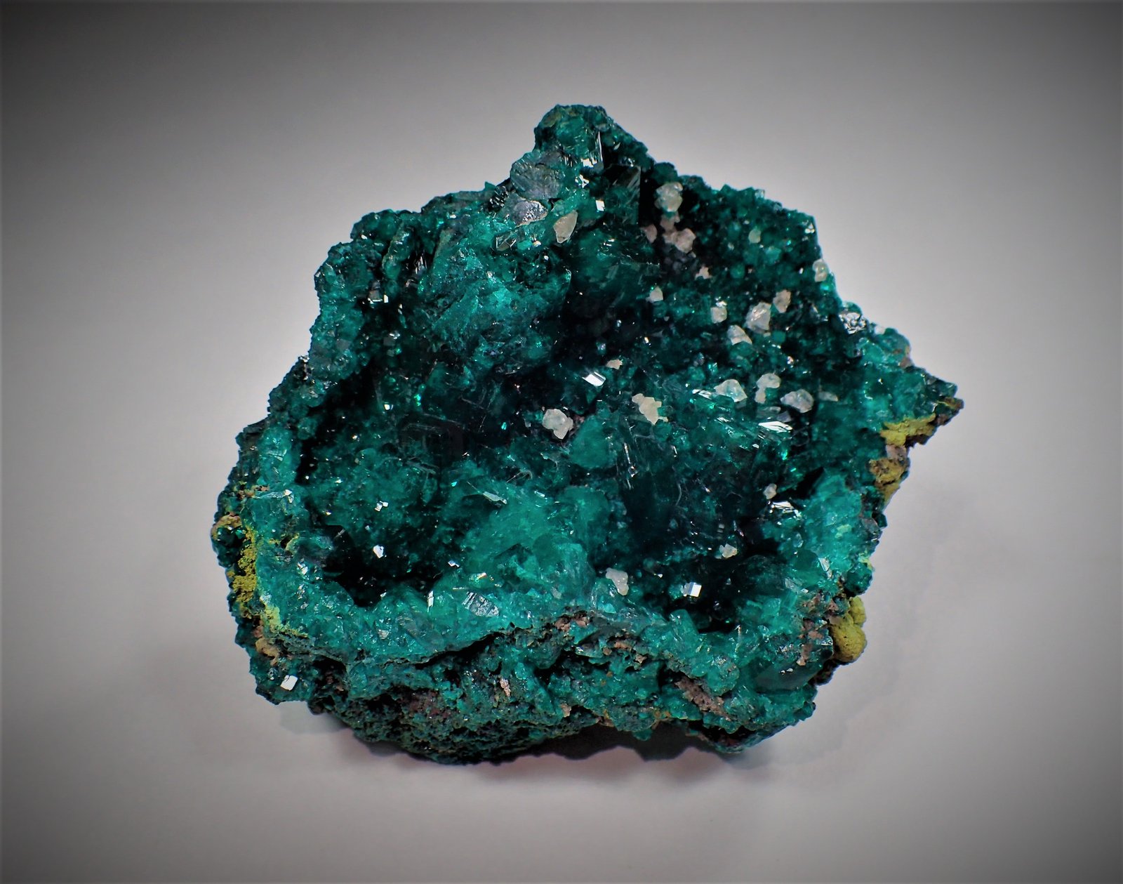 Dioptase, Calcite
76 mm x 71 mm x 40 mm
(Autor: Don Lum)