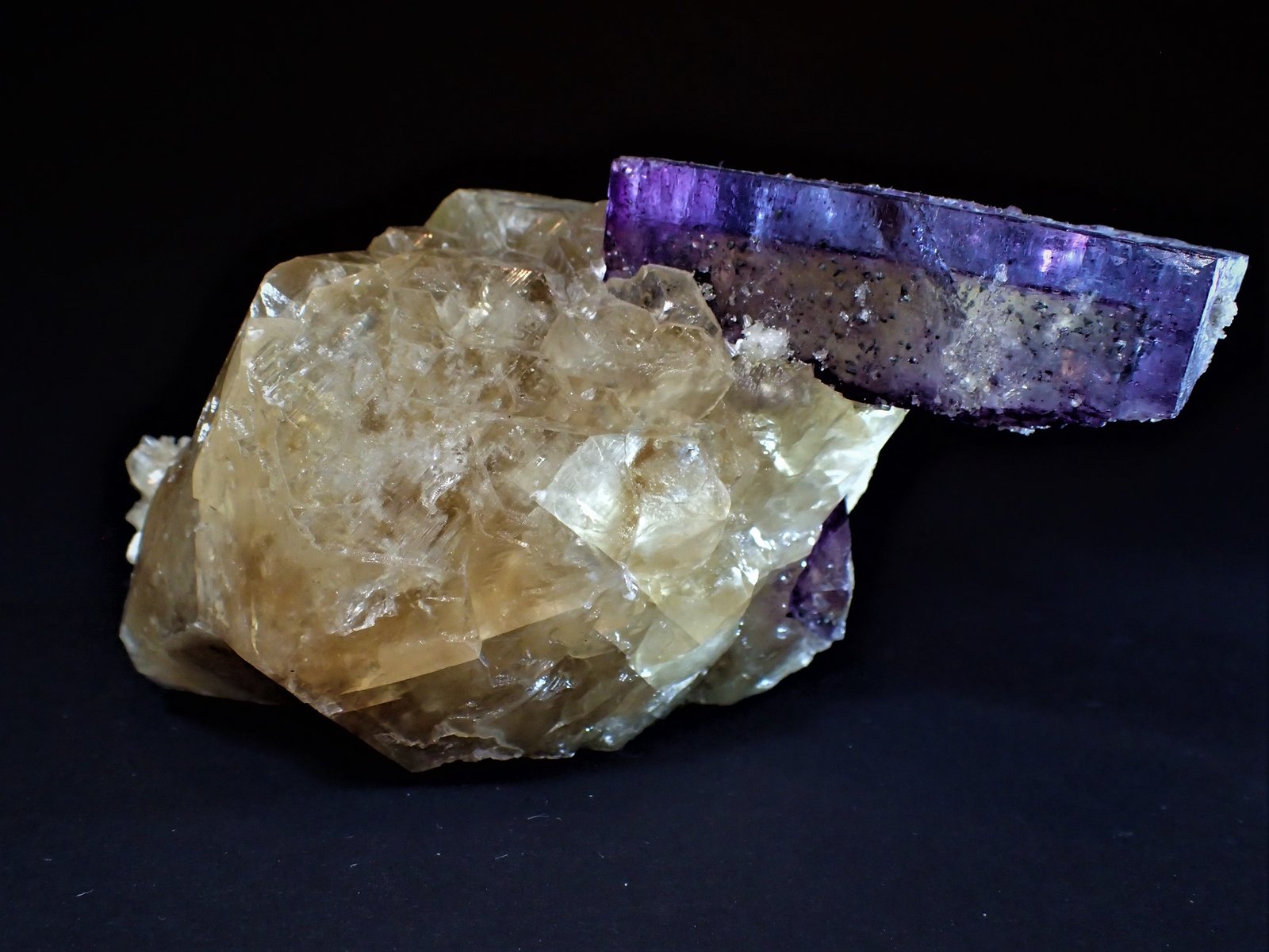 Fluorite, Calcite
125 mm x 85 mm
(Autor: Don Lum)