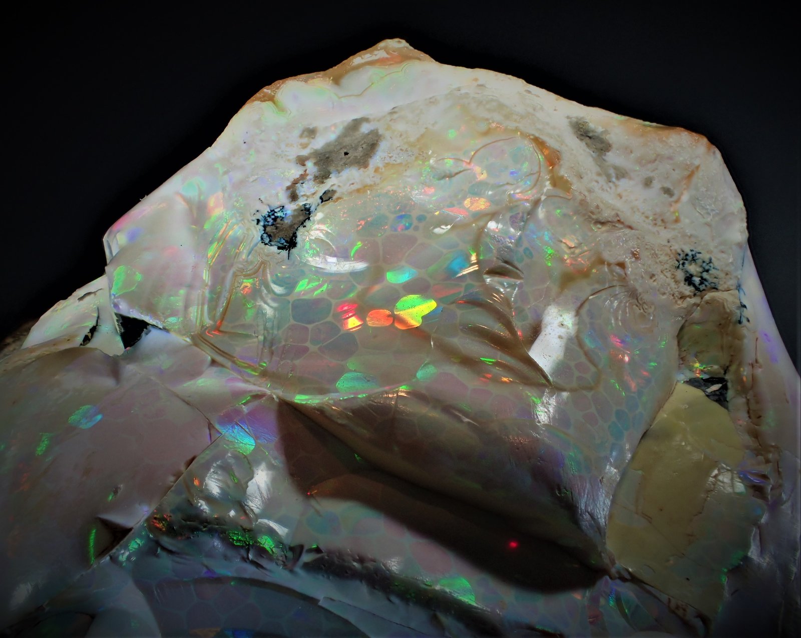 Opal
87 mm x 84 mm x 75 mm
(Autor: Don Lum)