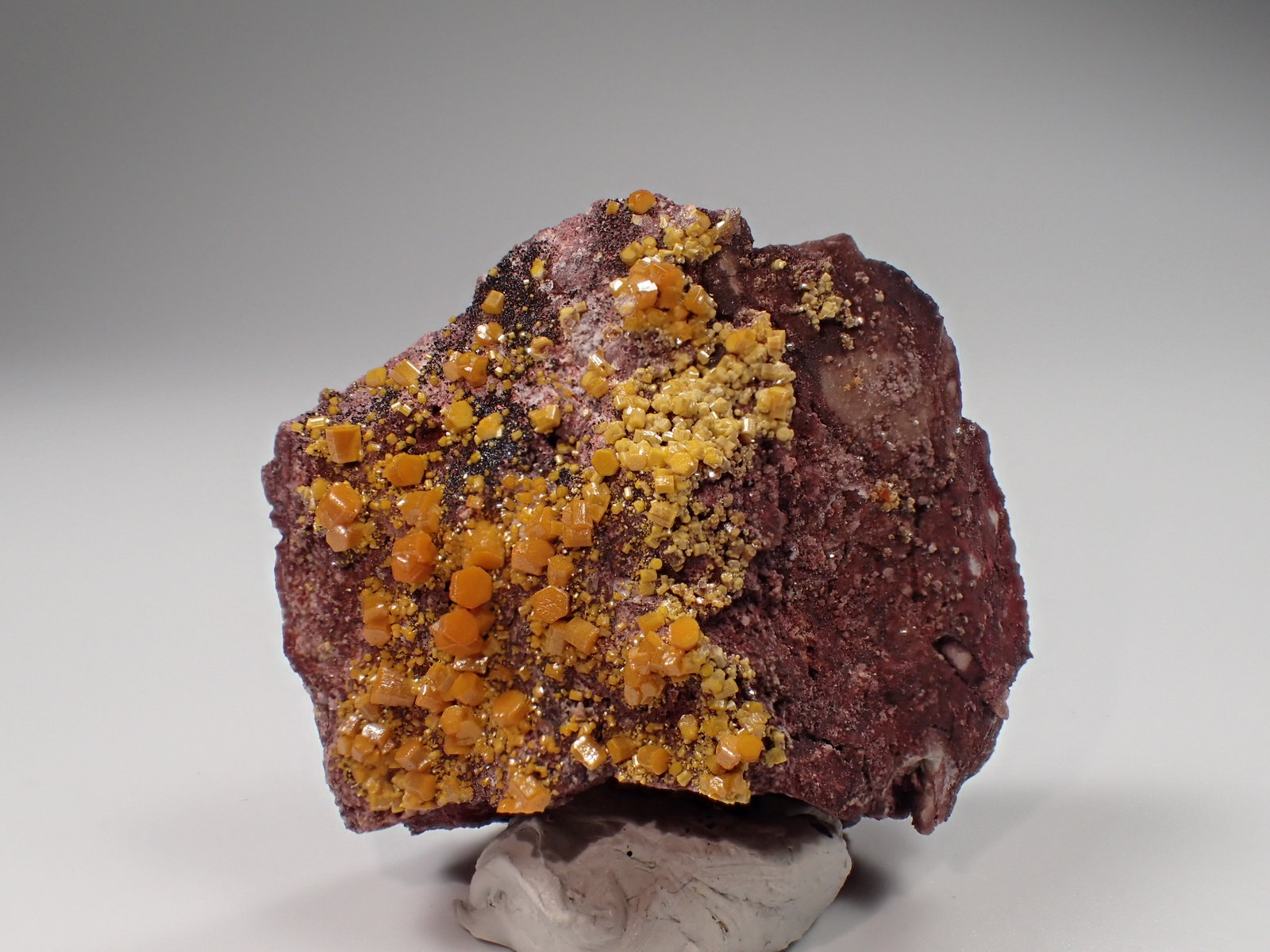 Vanadinite
45 mm x 44 mm x 32 mm
(Autor: Don Lum)