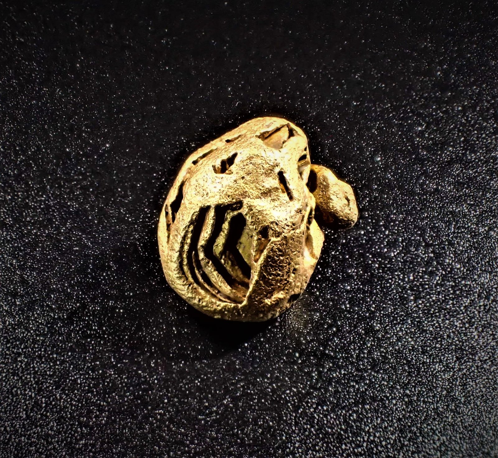 Gold
15.5 x 13.1 x 11 mm
(Autor: Don Lum)