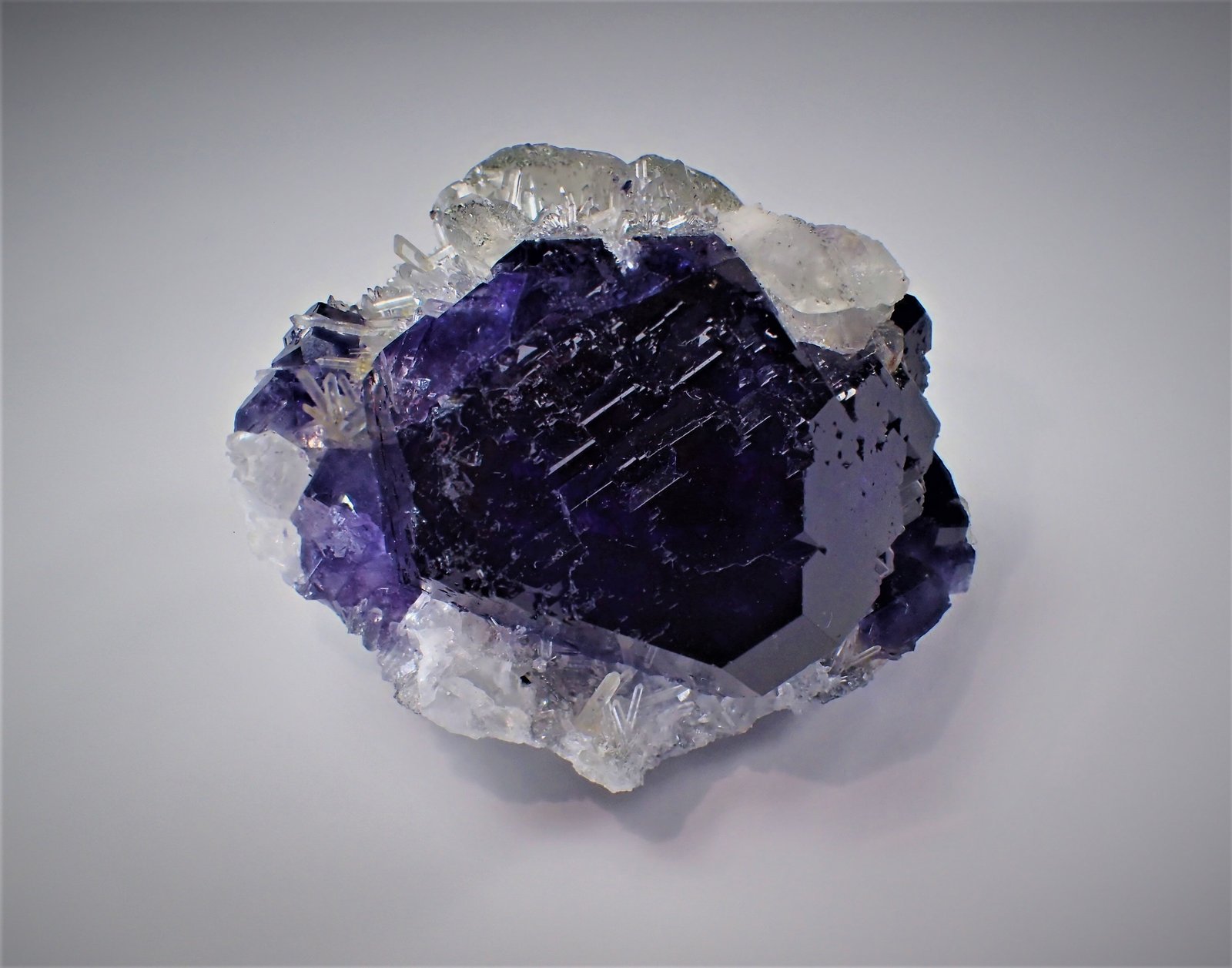 Fluorite, Quartz
61 mm x 53 mm x 39 mm
(Autor: Don Lum)