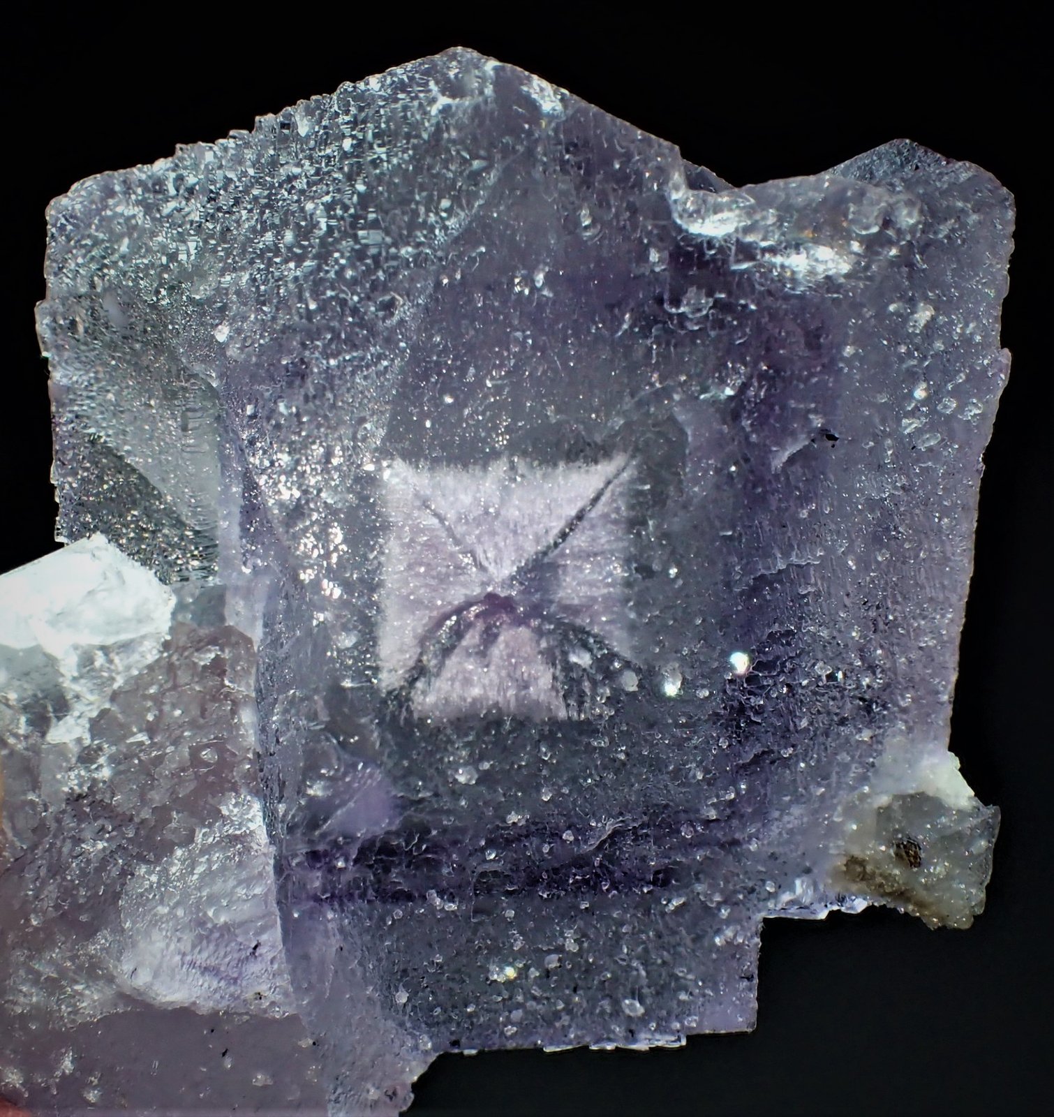 Fluorite
44 mm x 38 mm x 22 mm
(Autor: Don Lum)