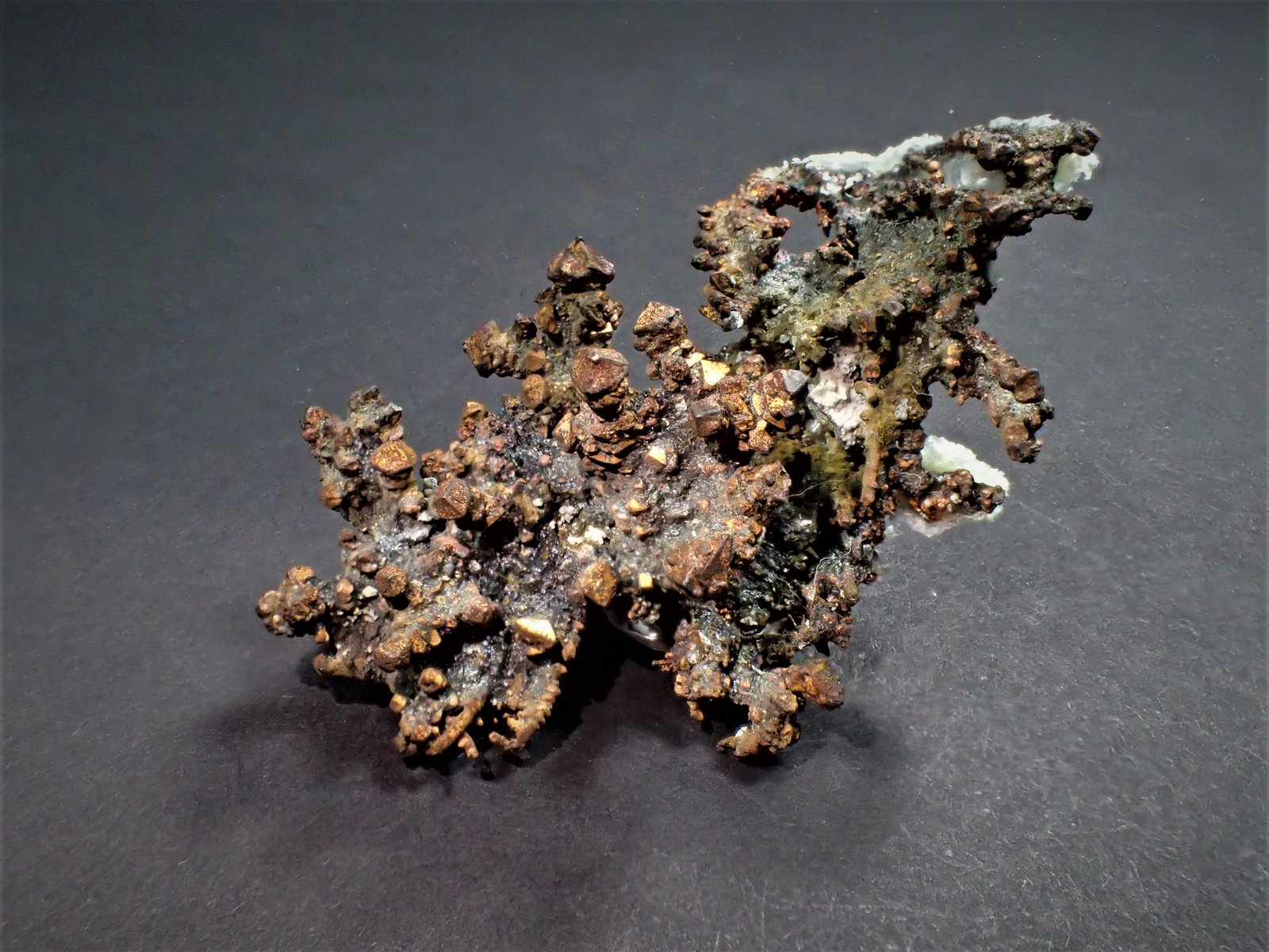 Copper
50 mm x 33 mm x  20 mm
(Autor: Don Lum)