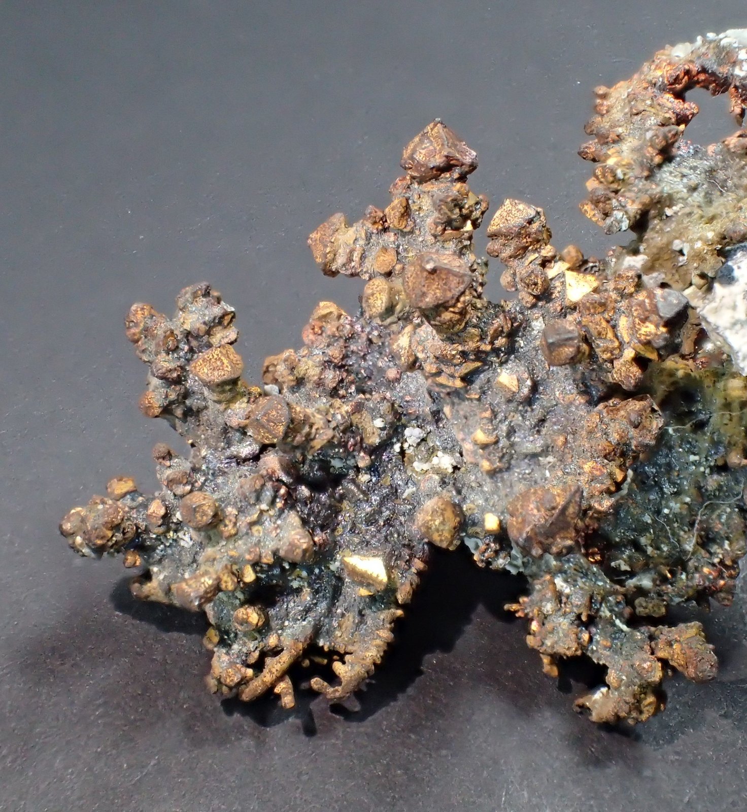 Copper
50 mm x 33 mm x  20 mm
(Autor: Don Lum)