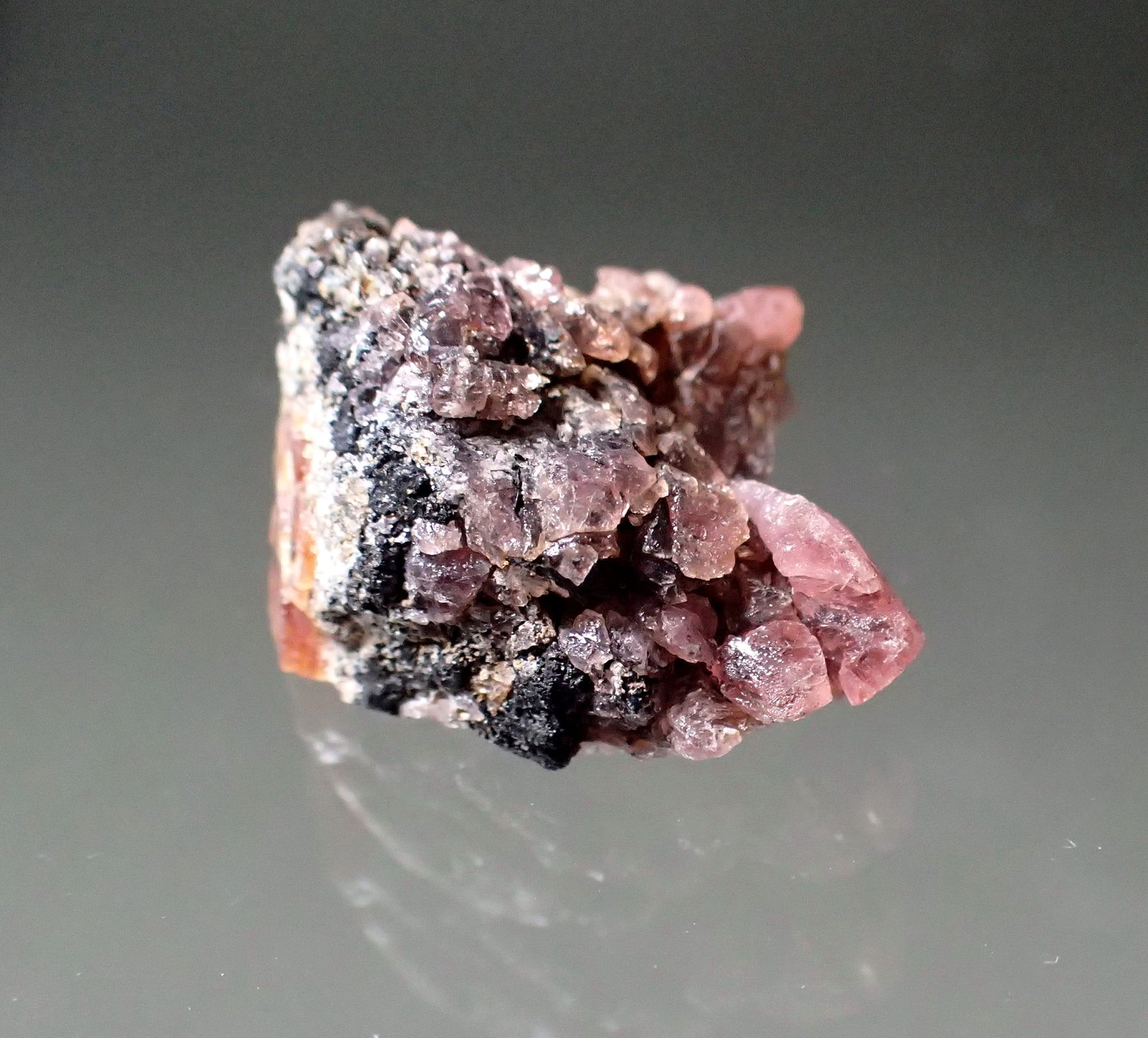 Vayrynenite
25mm x 18mm x 12mm
(Autor: Don Lum)