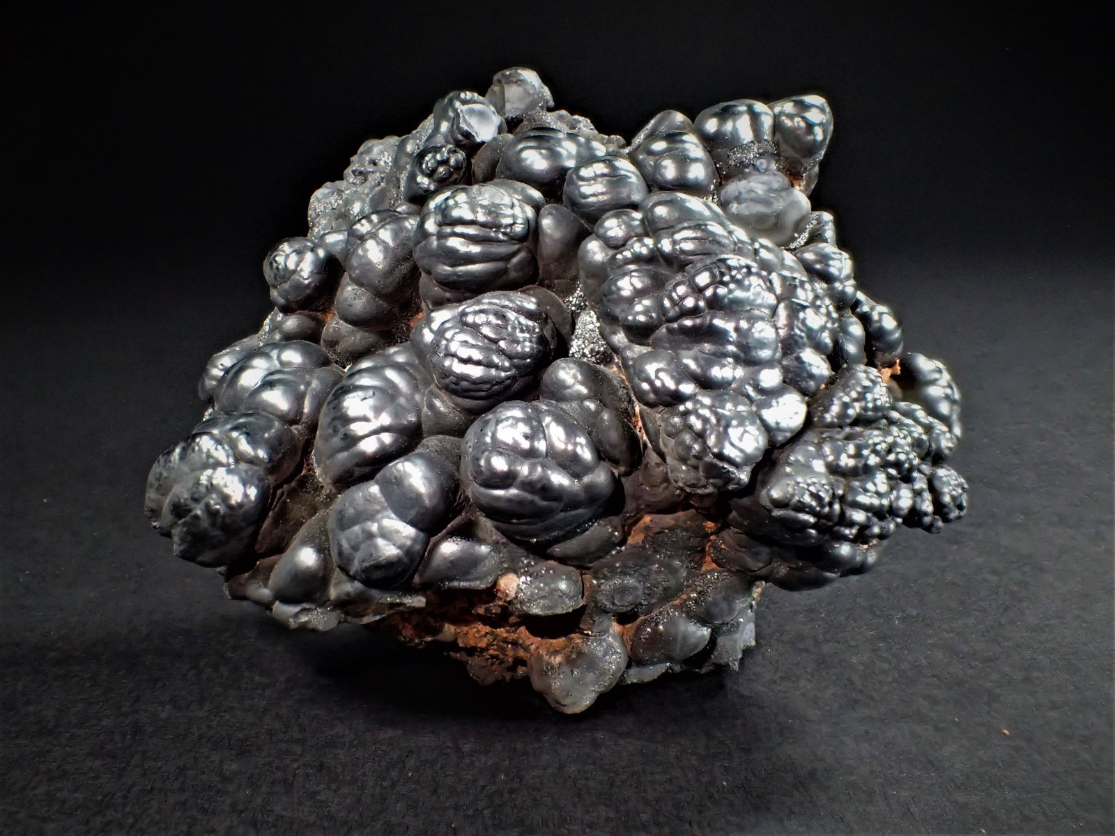 manganese oxide
83 mm x 70 mm x 57 mm
(Autor: Don Lum)