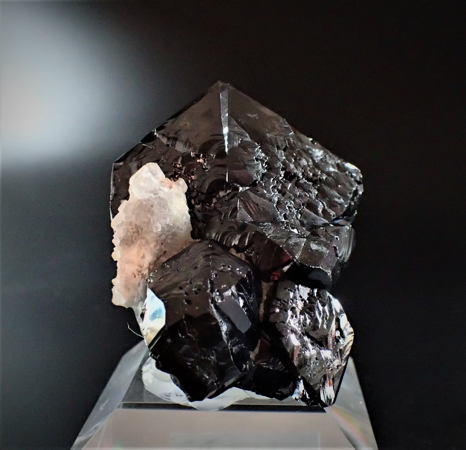 Cassiterite
62 mm x 53 mm x 50 mm
(Autor: Don Lum)