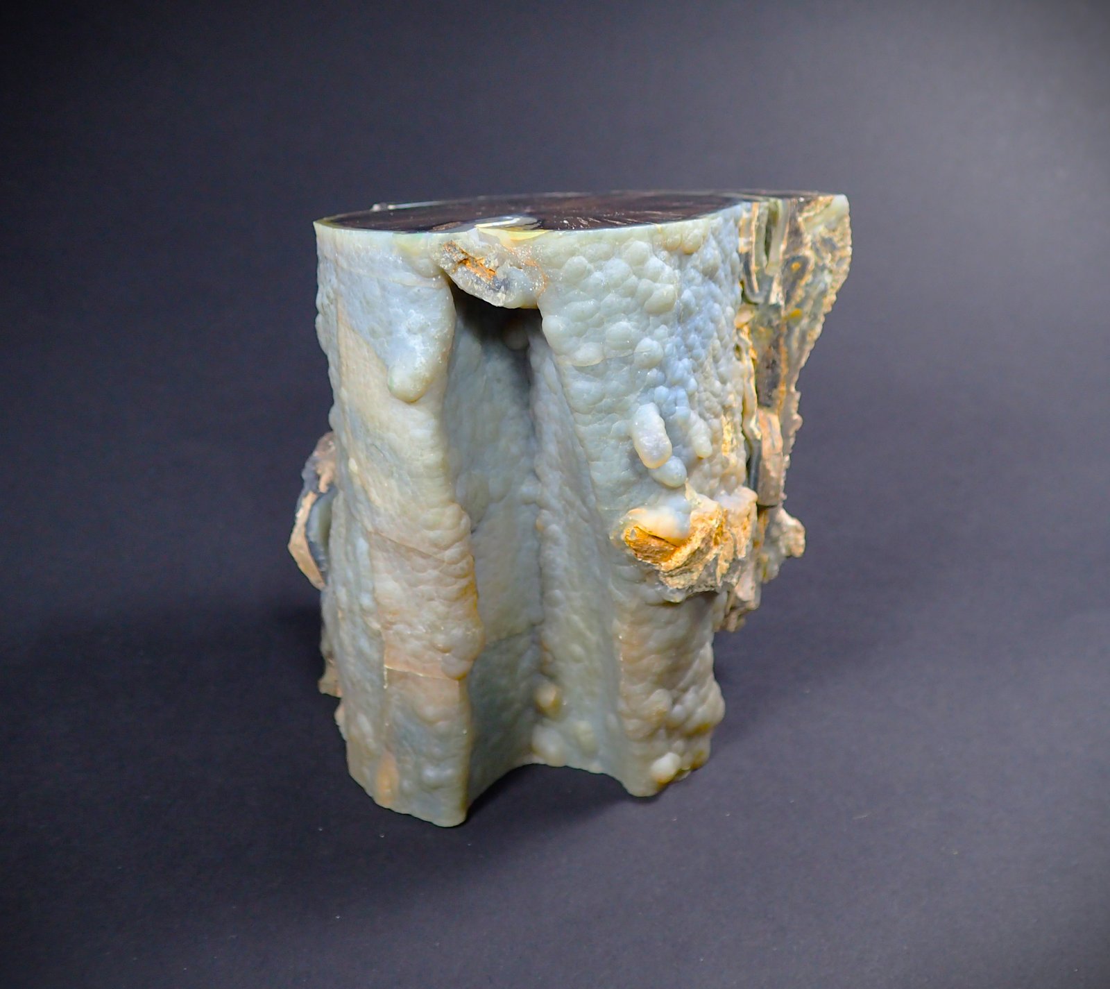 Quartz (variety blue chalcedony)
110 mm x 92.5 mm x 80 mm
(Autor: Don Lum)