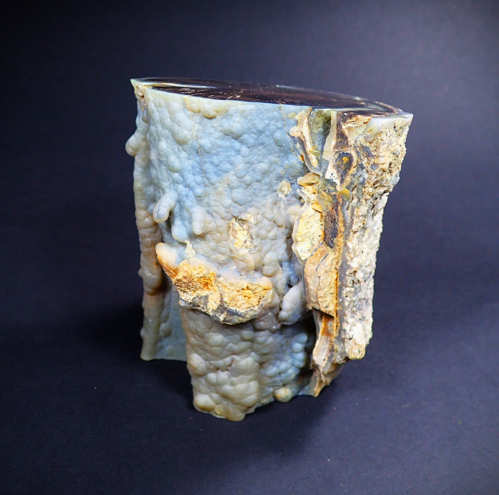 Quartz (variety blue chalcedony)
110 mm x 92.5 mm x 80 mm
(Autor: Don Lum)