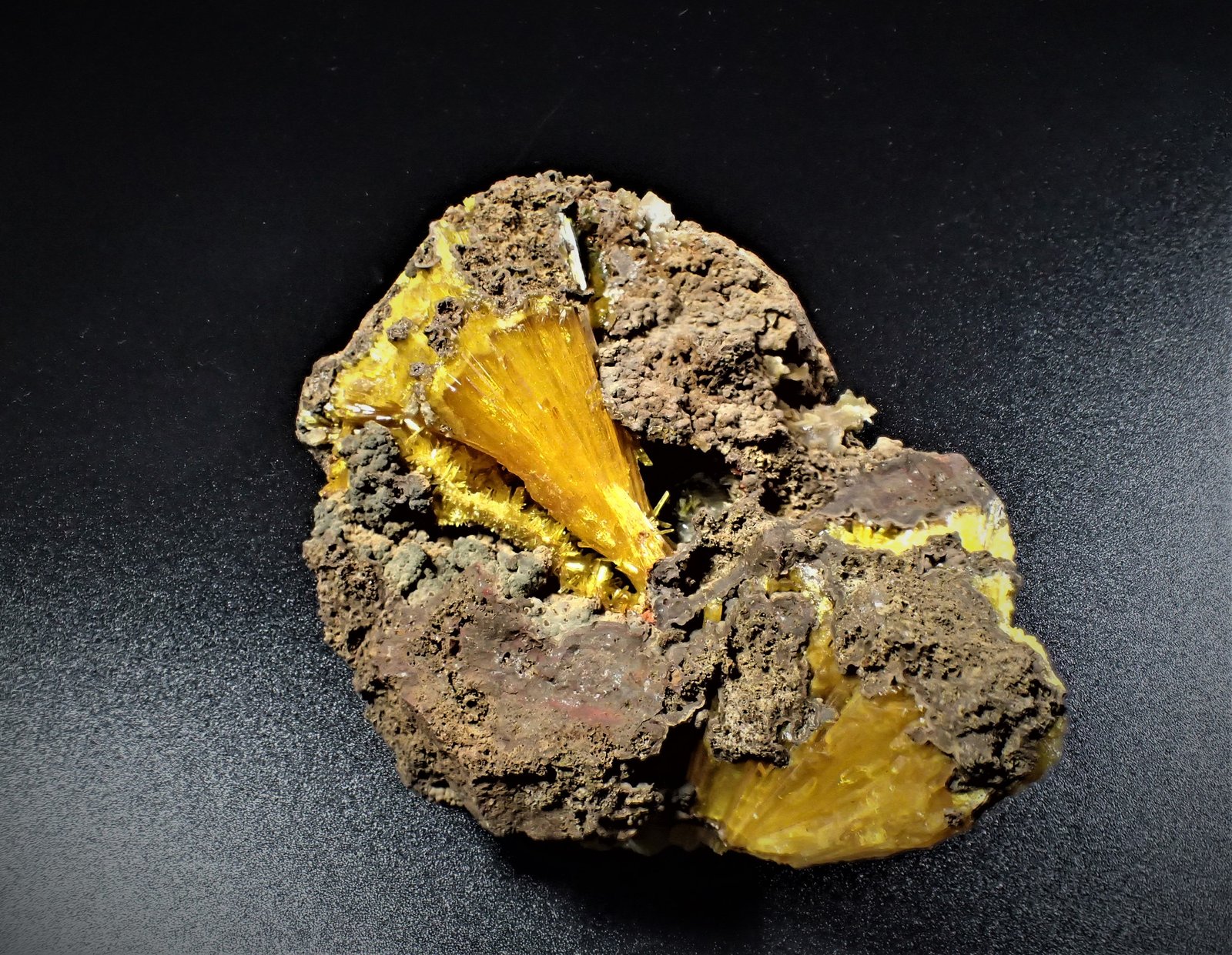 Legrandite
67 mm x 56 mm x 51 mm
(Autor: Don Lum)