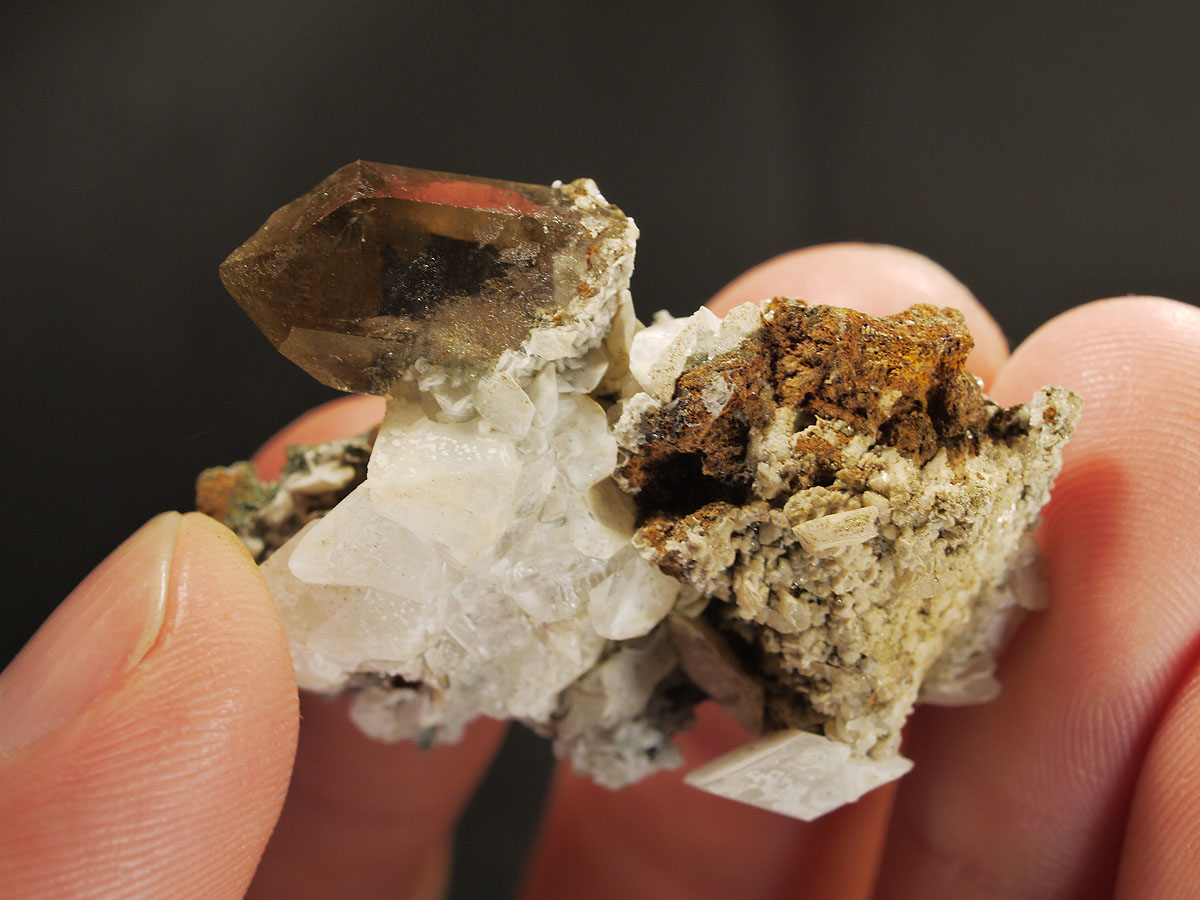 Calcite on Quartz
fov 4 cm
(Autor: ploum)