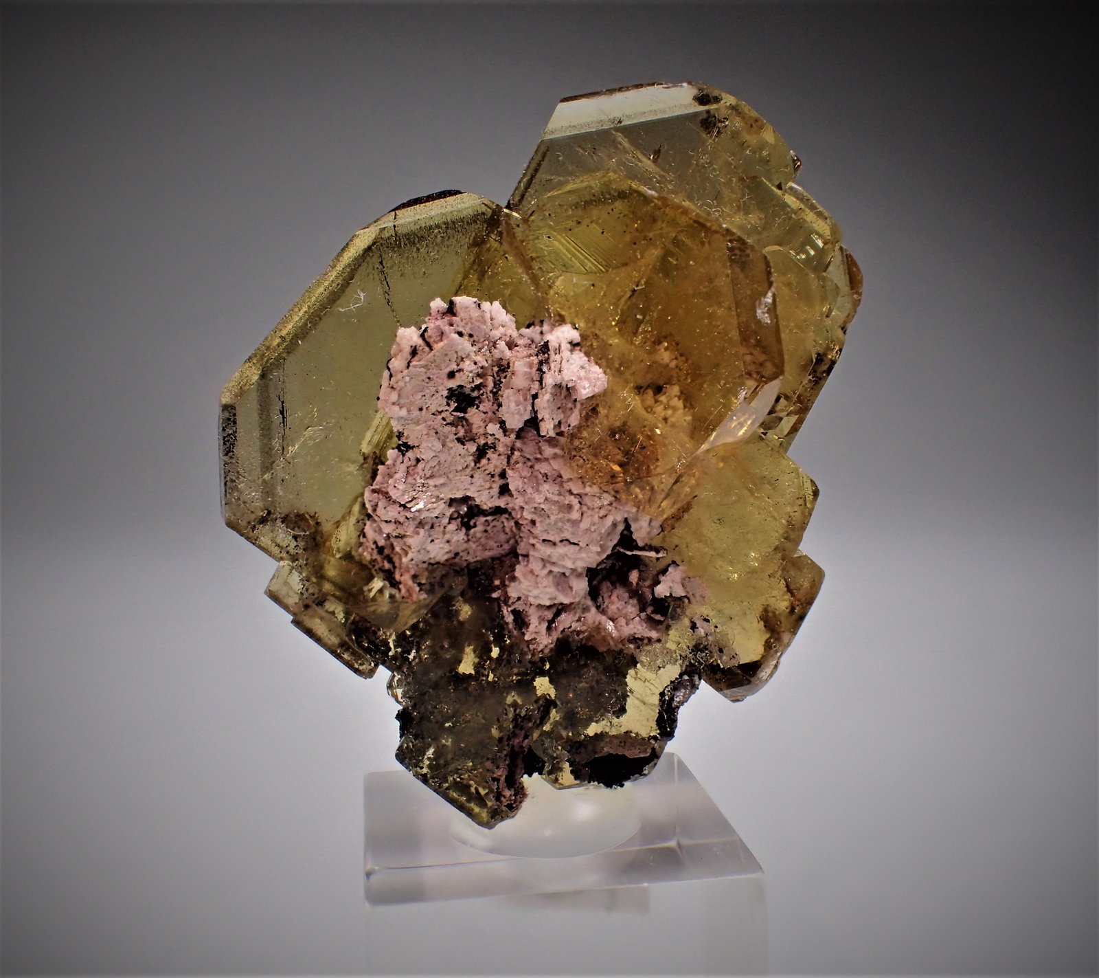 Barite, Dolomite
40 mm x 36 mm x 17 mm
(Autor: Don Lum)