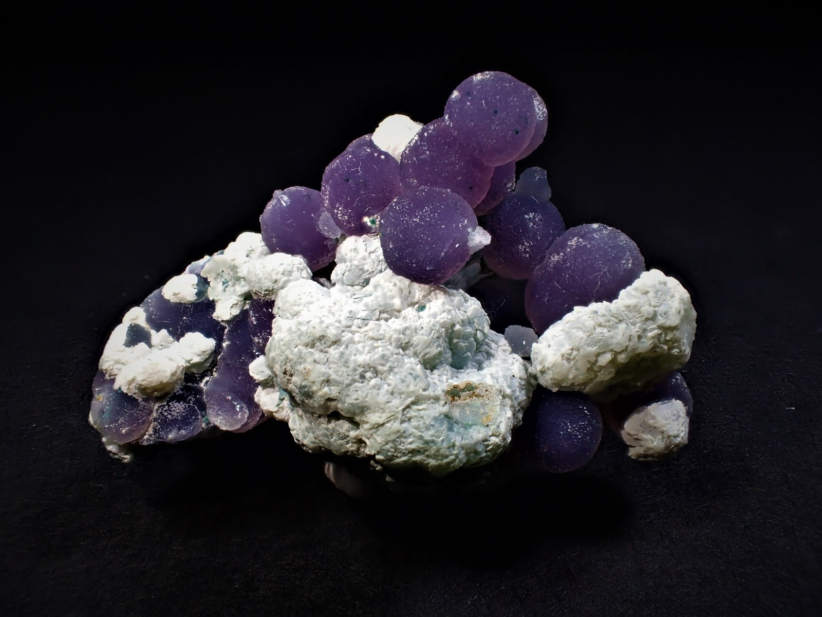 Quartz (variety amethyst)
34 mm x 24 mm x 20 mm
(Autor: Don Lum)